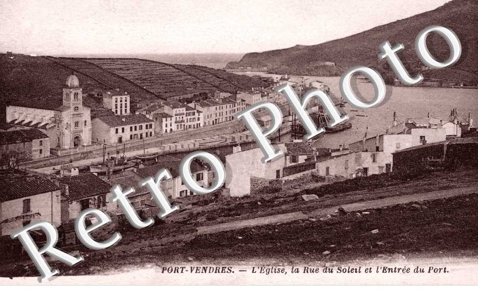 l'Eglise la rue du Soleil et l'entree du Port