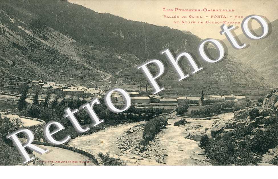 vallee de Carol, vue generale et route de Bourg-Madame