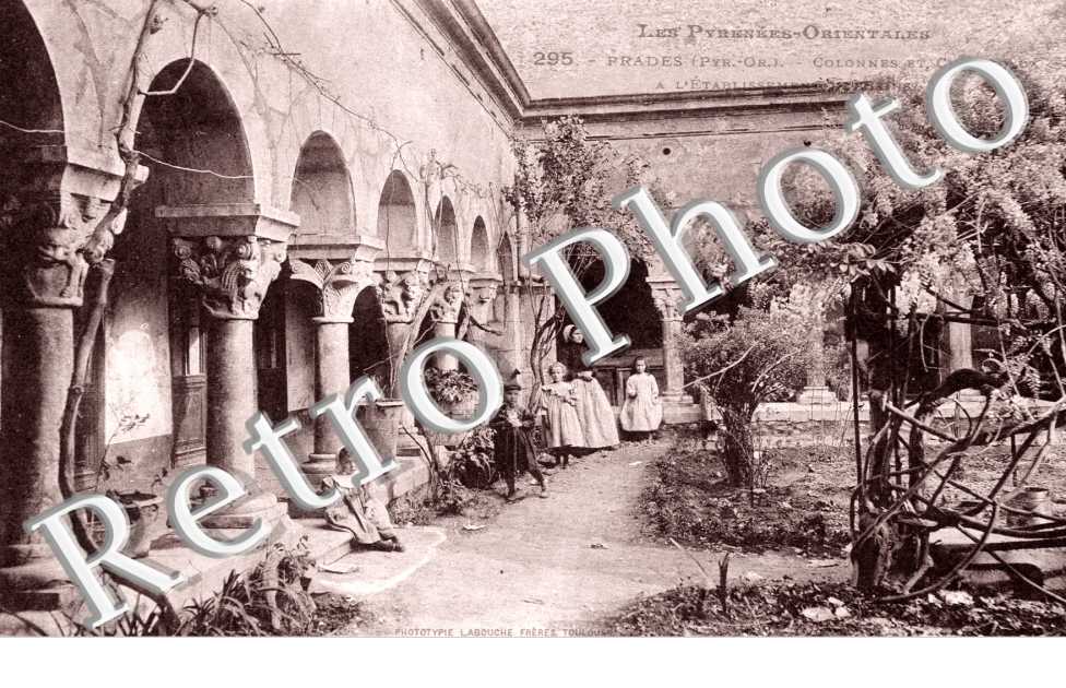 colonnes et chapiteaux a l'etablissement de bains