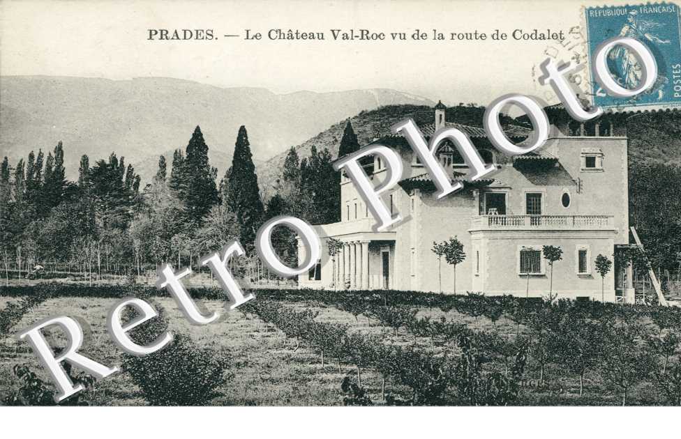 Le Chateau Val-Roc vu de la route de Codalet