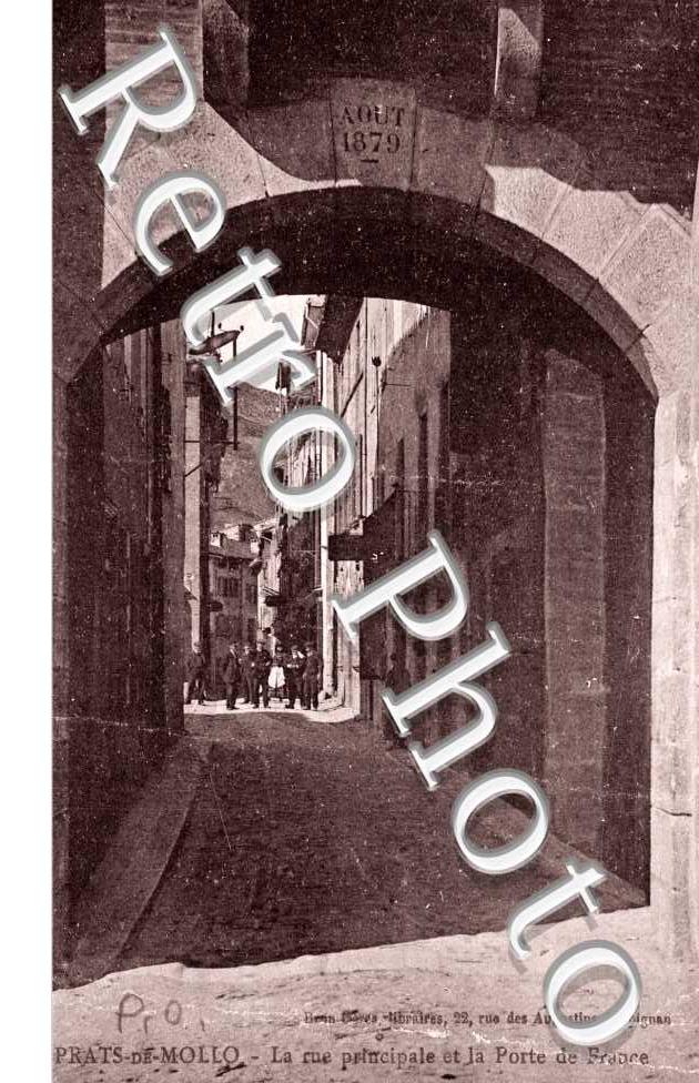 la rue principale et la porte de France