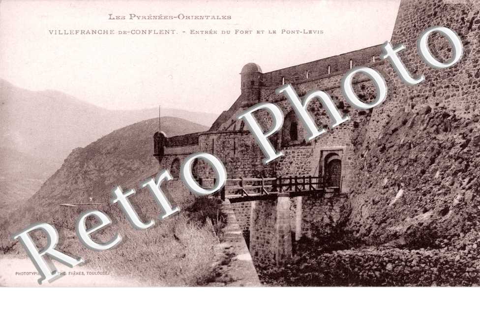 Entree du Fort et le Pont Levis