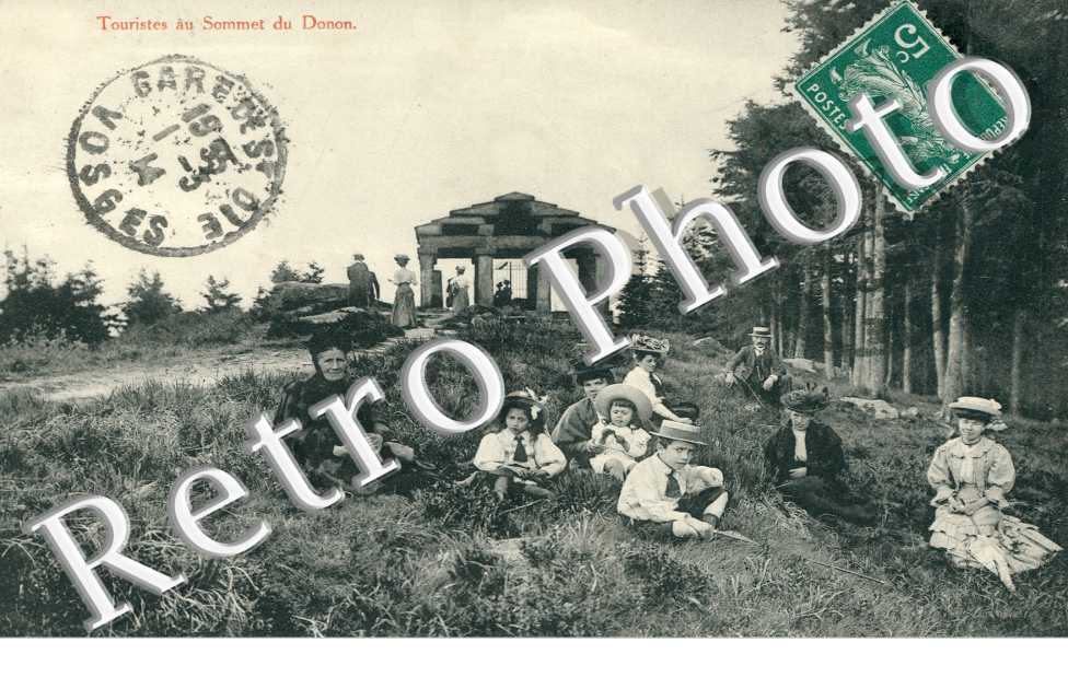 Touristes au sommet du Donon
