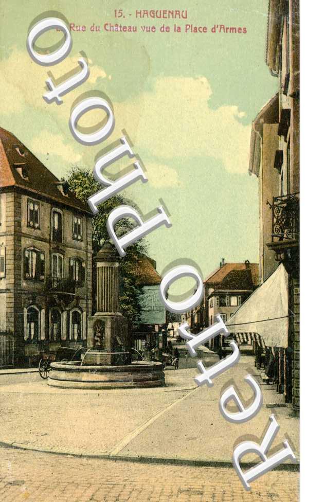 La rue du chateau vue de la place d'Armes