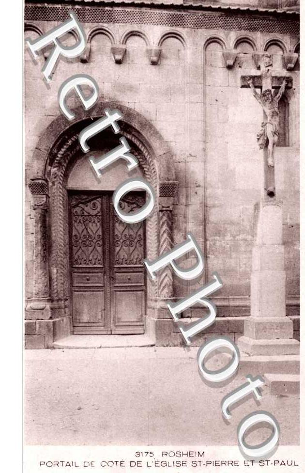 Portaill de cote de l'eglise