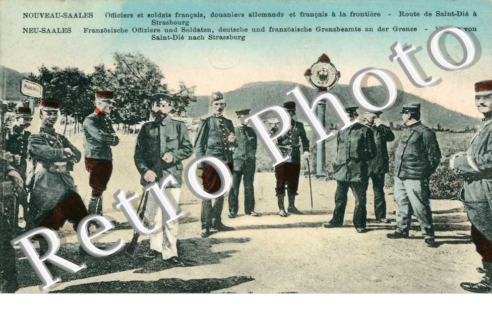 Officiers et soldats francais, douaniers allemands et francais a la frontiere