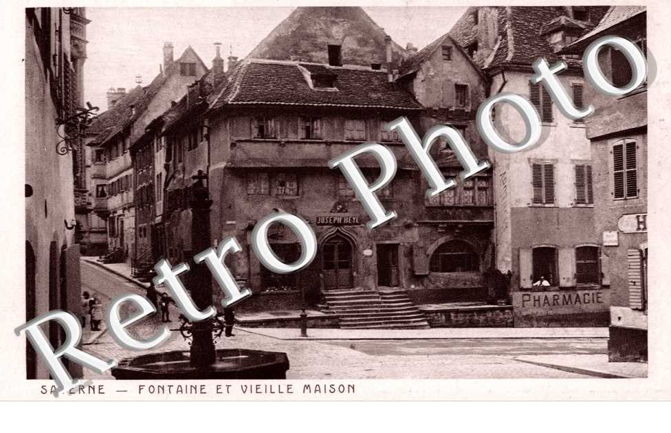 Fontaine et Vieille maison