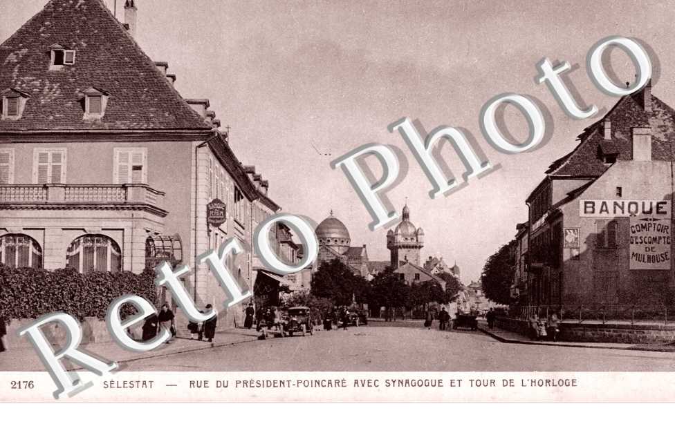 rue du President Poincare avec synagogue et tour de l'horloge