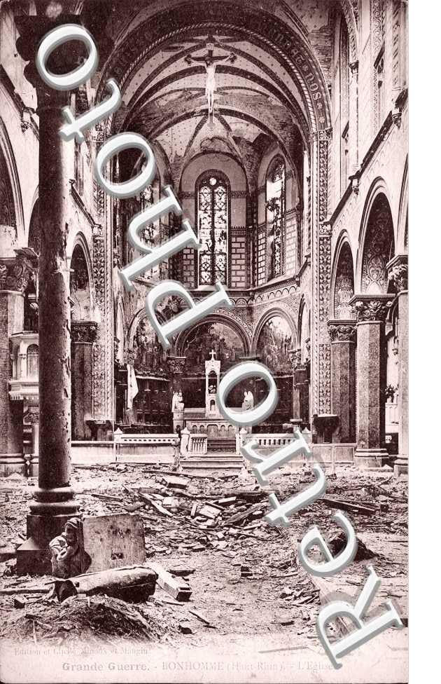 Interieur de l'Eglise bombardee