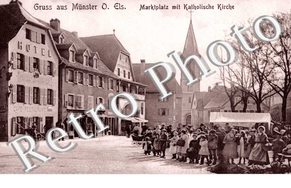 marktplatz mit katholische kirche