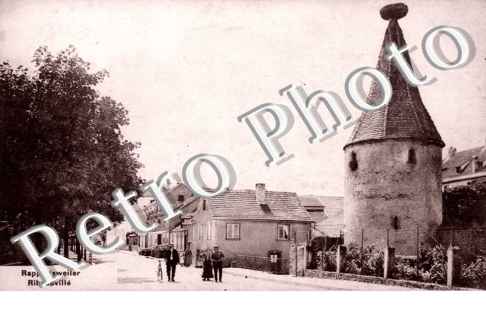 Une rue et tour