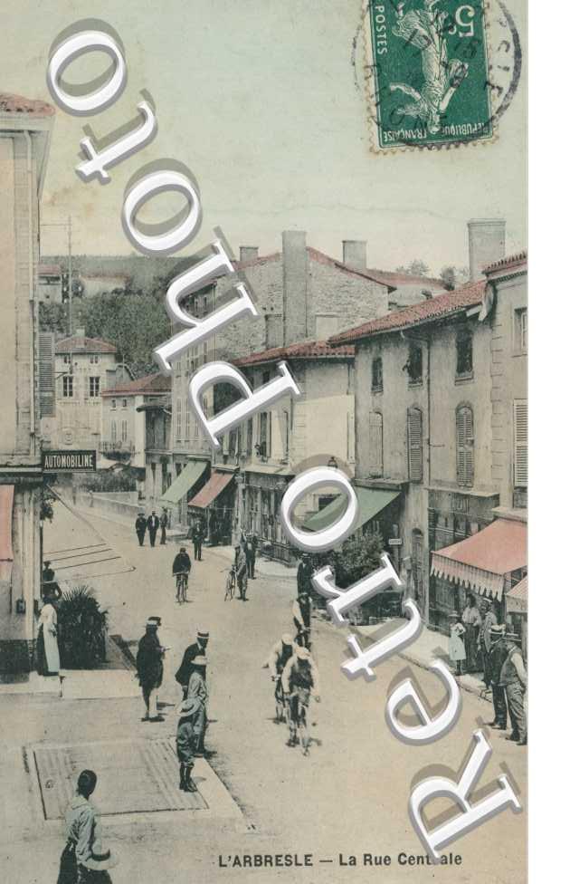 La rue centrale (couleur)