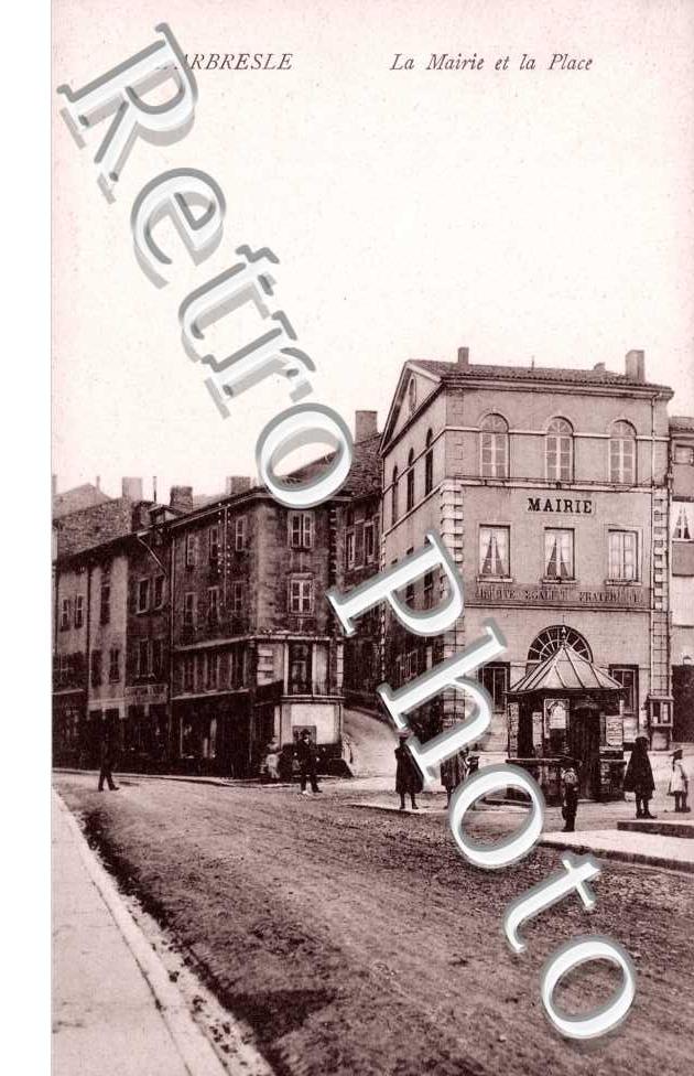la Mairie et la Place