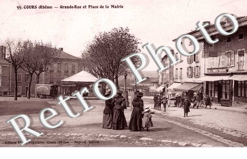 grande rue et la place de la mairie