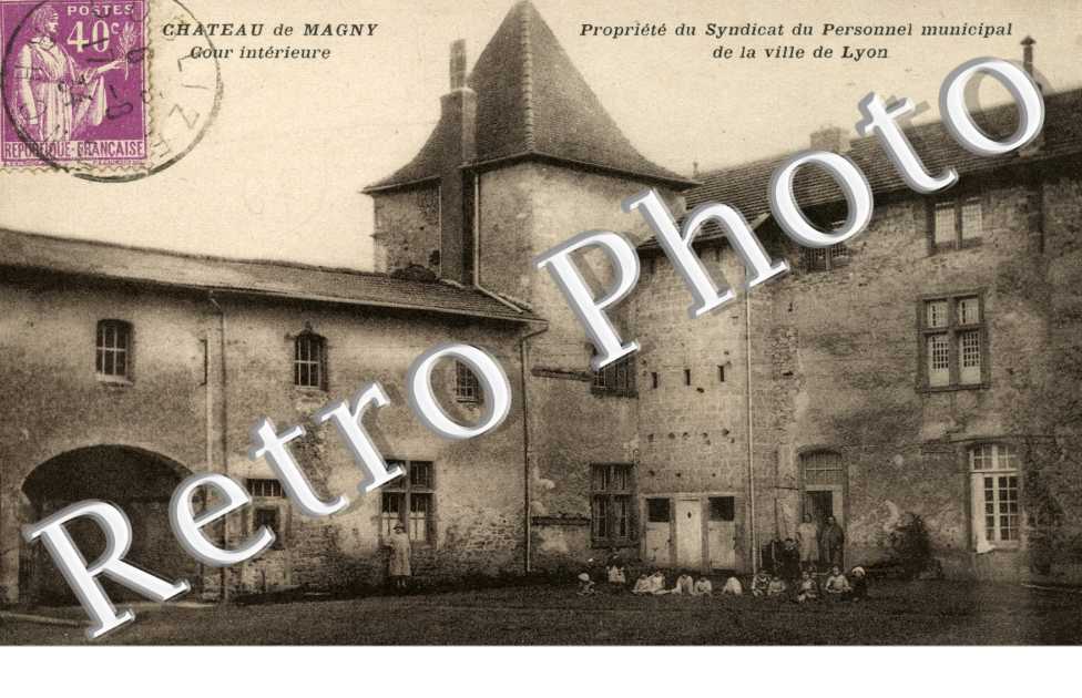 chateau de Magny, cour interieure