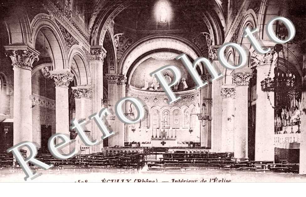 Interieur de l'eglise