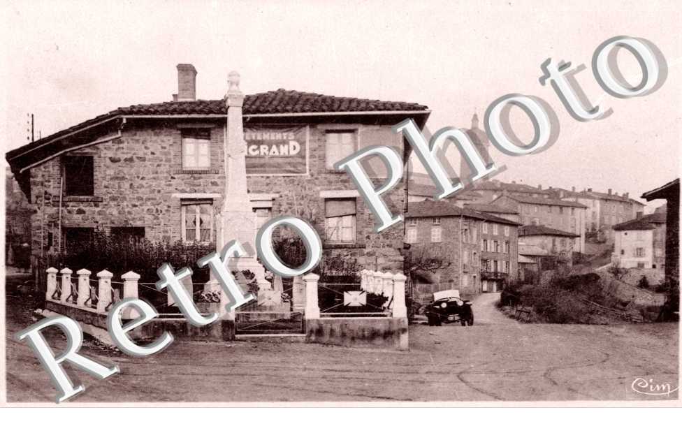 Monument aux morts et rue de la grande Bourdon