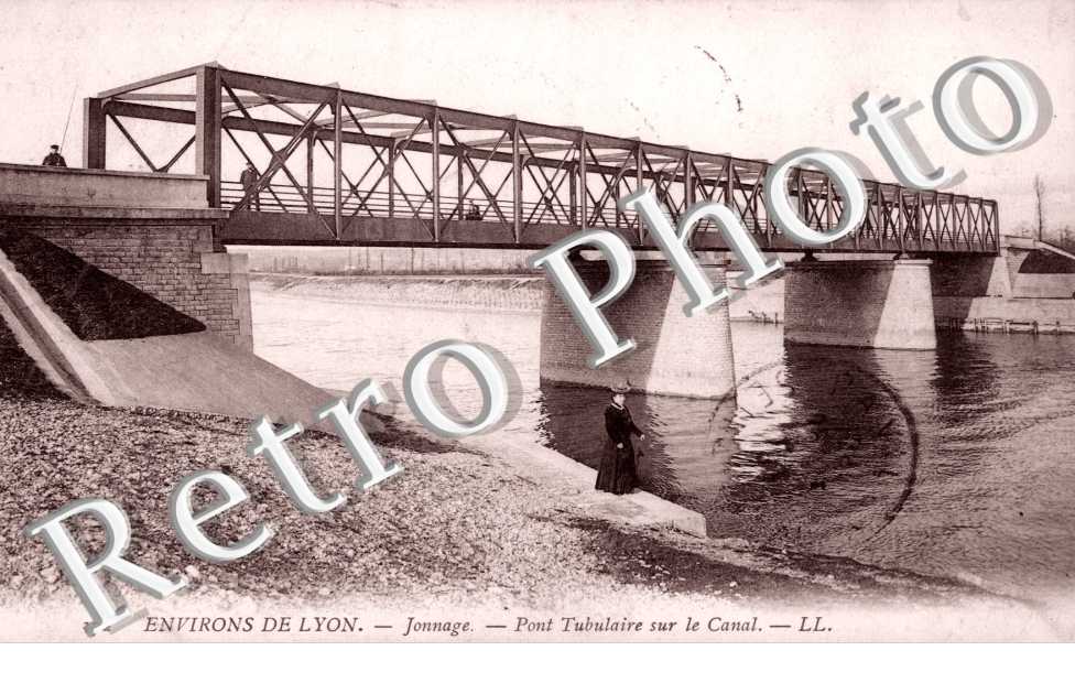 Pont tubulaire sur le Canal