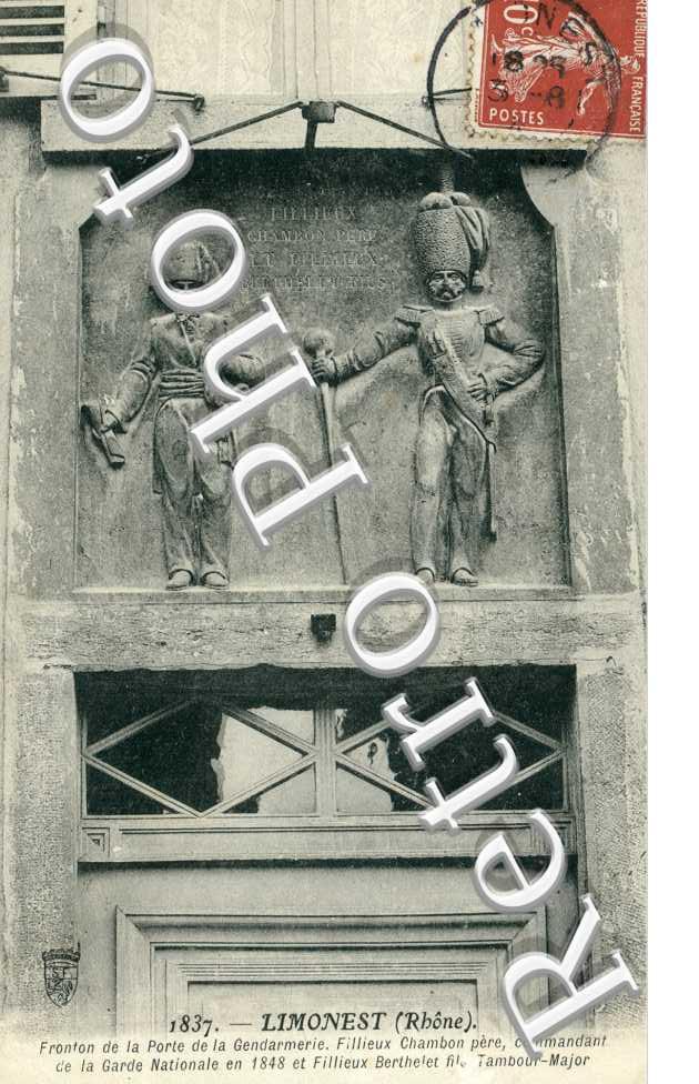 Fronton de la porte de la gendarmerie