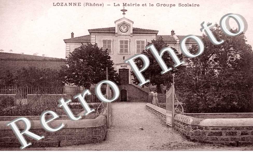 la Mairie et le Groupe Scolaire