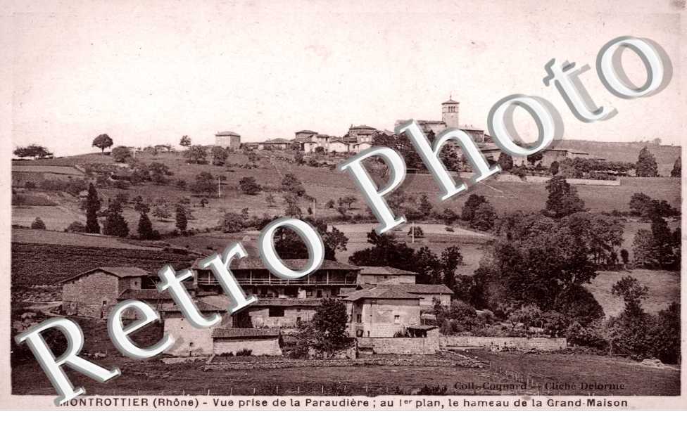 Vue prise de la Paraudiere et le Hameau de la Grand-Maison