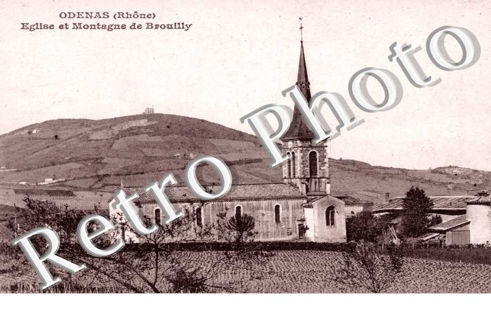 Eglise et montagne de Brouilly