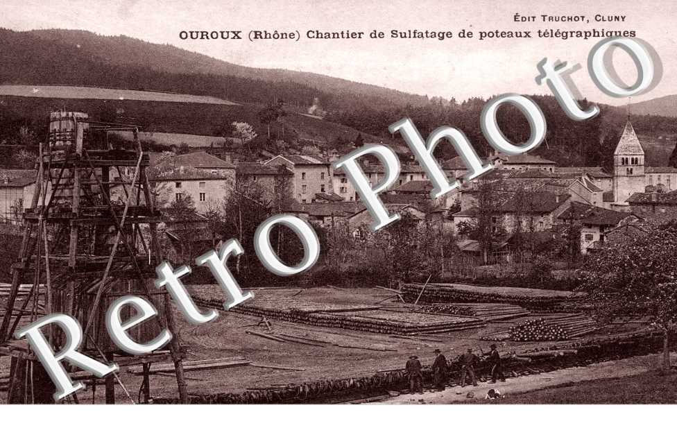 chantier de sulfatage de poteaux telegraphiques