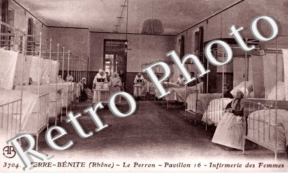 Infirmerie des Femmes, Pavillon, Le Perron