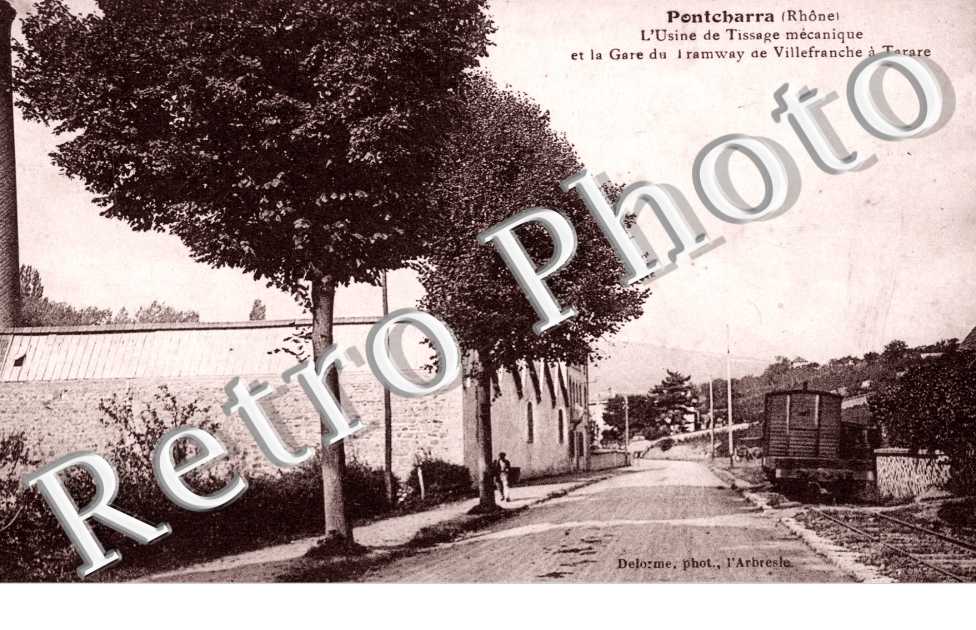 l'usine de tissage mecanique et la gare du tramway de Villefranche a Tarare