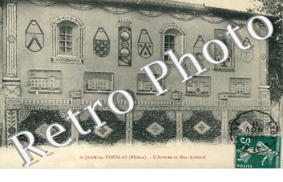 L'arrivée et mur historié