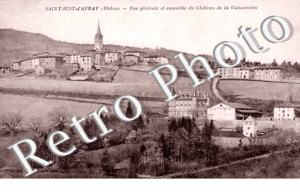 Vue generale et ensemble du chateau de la Valsonniere