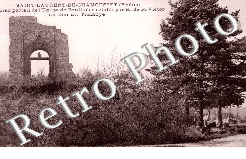 ancien portail de l'église de Brullioles au lieu dit Tramoye