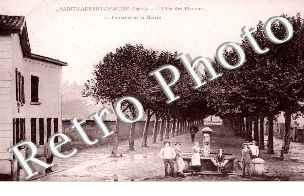 l'Allee des Platanes, la Fontaine et la Mairie