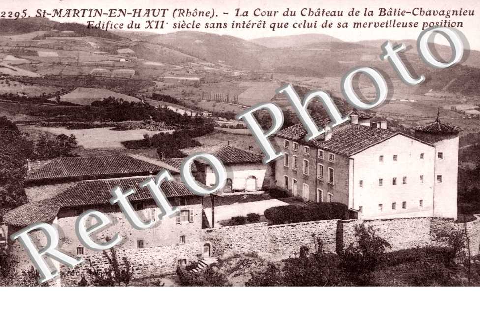 la Court du chateau de la Batie