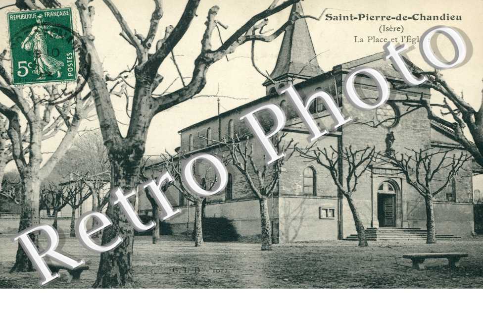 La place et eglise