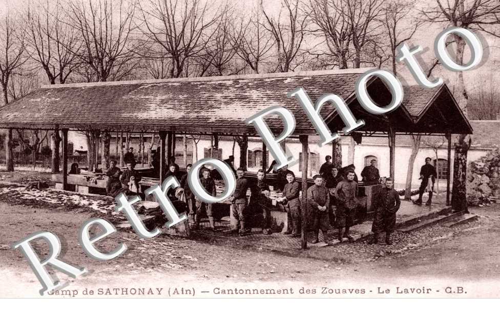 Camp - cantonnement des Zouaves - le lavoir