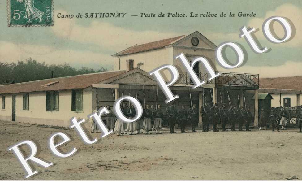 Camp - Poste de police - la releve de la garde