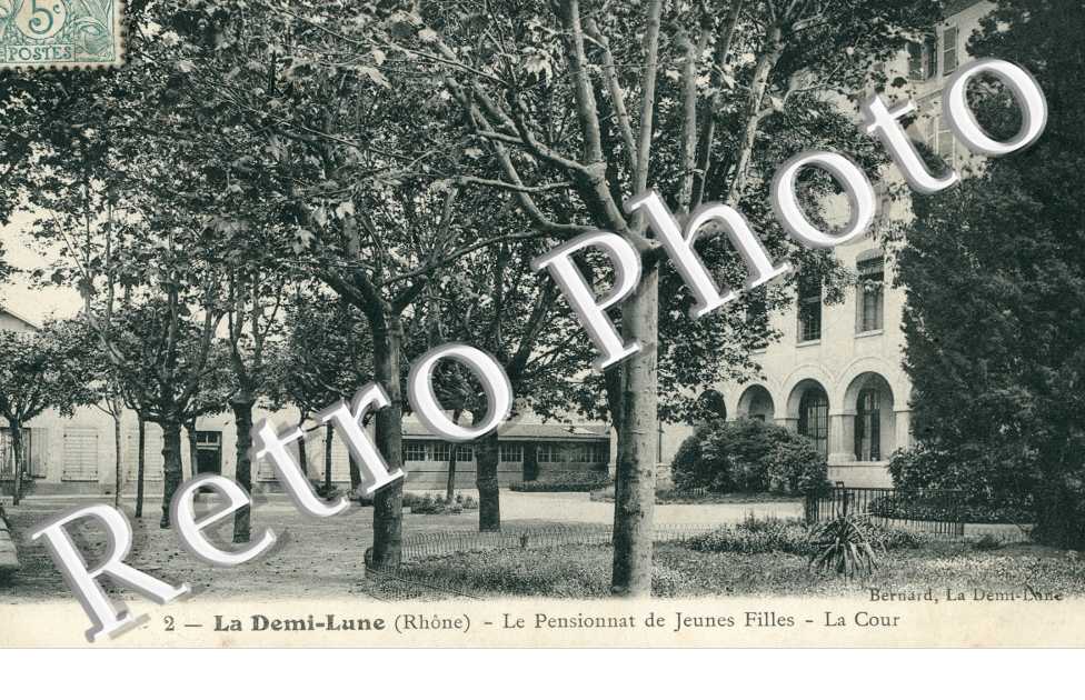 le pensionnnat de jeunes filles, la cour