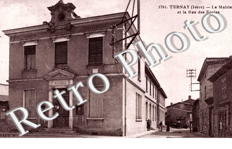 la mairie et la rue des ecoles