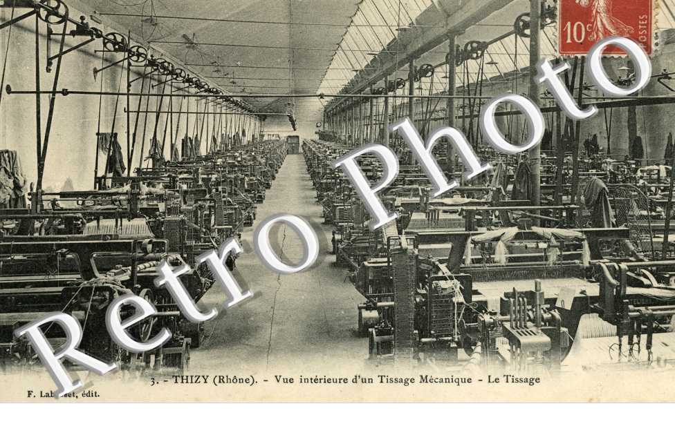 Vue interieure d'un tissage mecanique