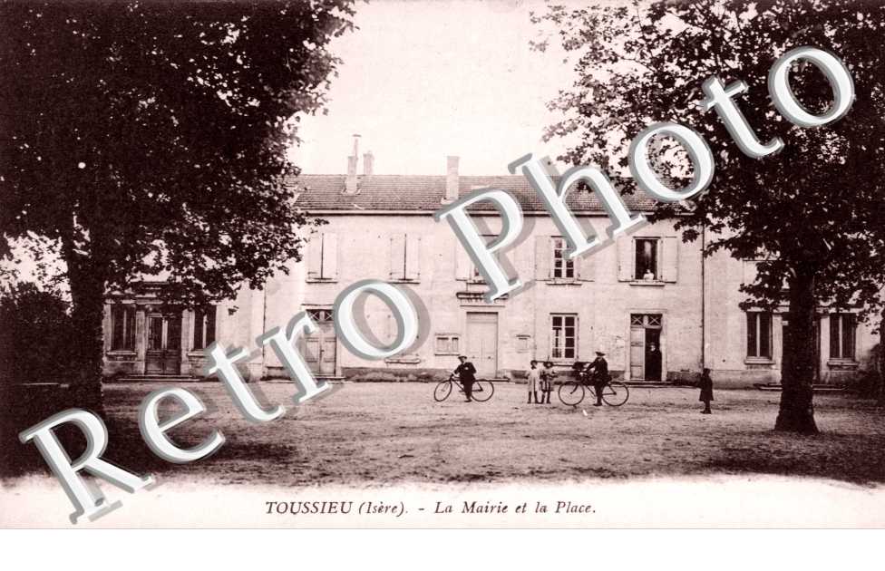 la Mairie et la Place