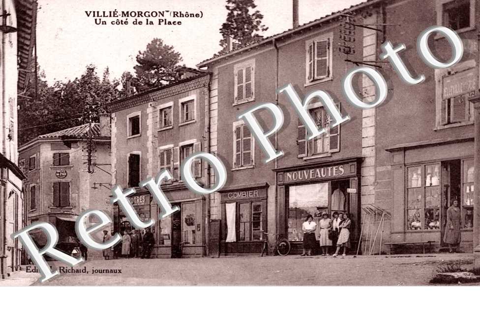 Un cote de la Place