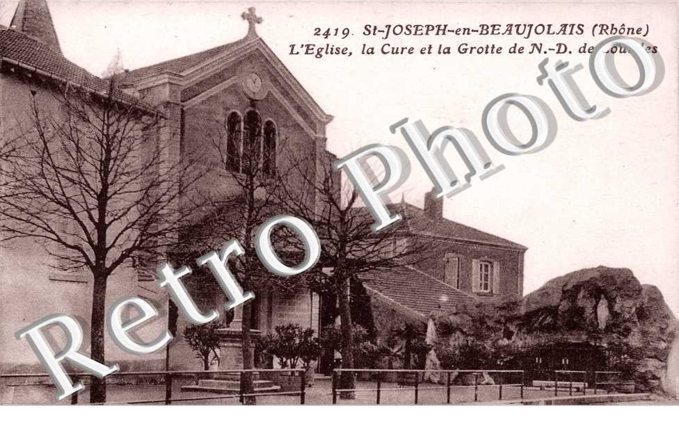 Saint Joseph en Beaujolais - L'Eglise, la Cure et la grotte