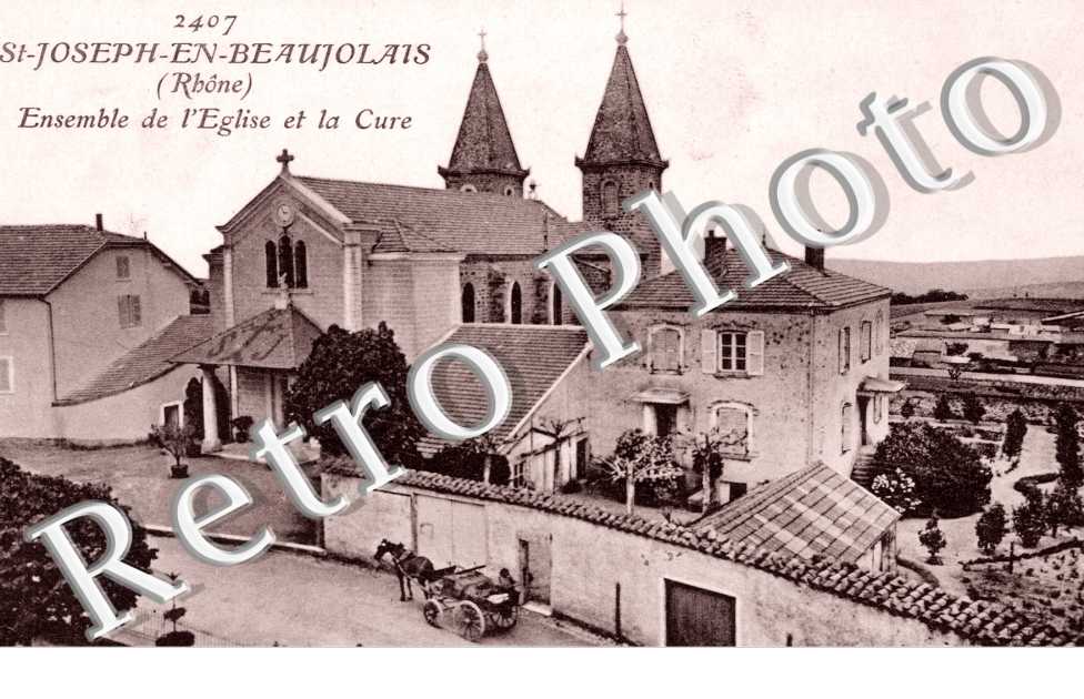 St Joseph en Beaujolais - Ensemble de l'eglise et la cure