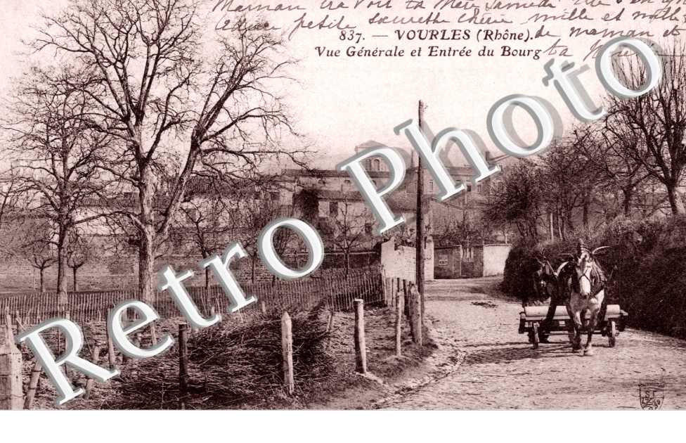 Vue generale et entree du bourg