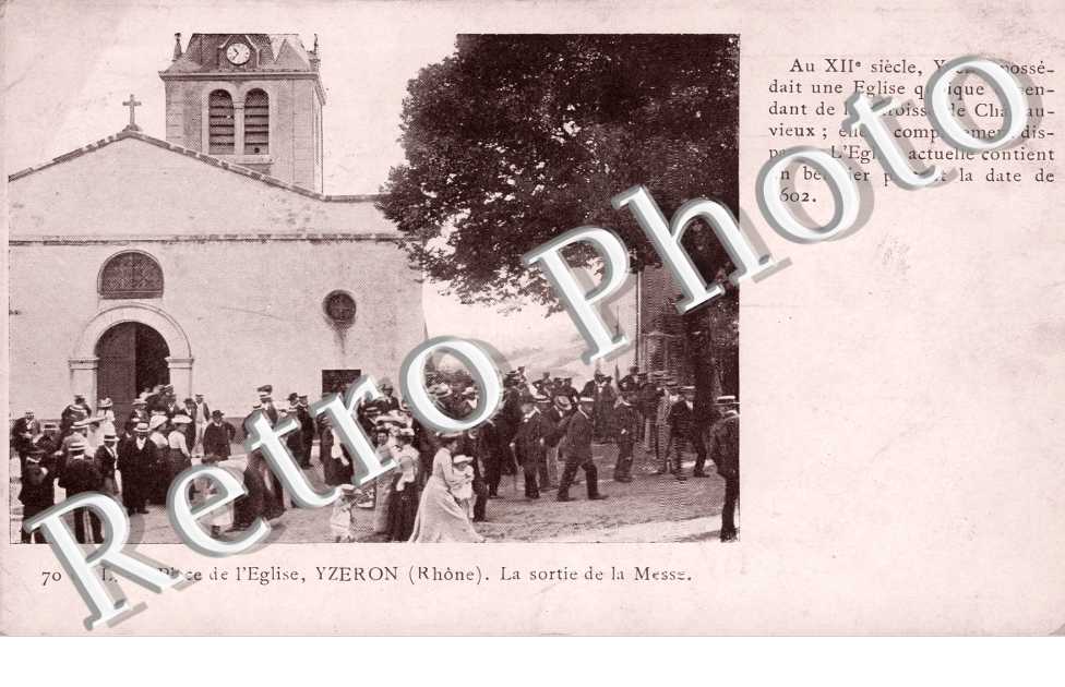 la Place de l'Eglise, la Sortie de la Messe