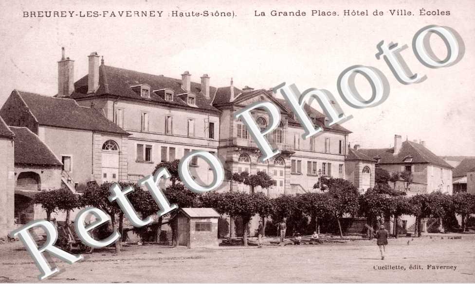 la grande place, hotel de ville, ecoles