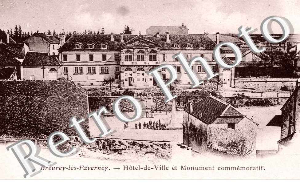 Hotel de Ville et Monument Commmemoratif
