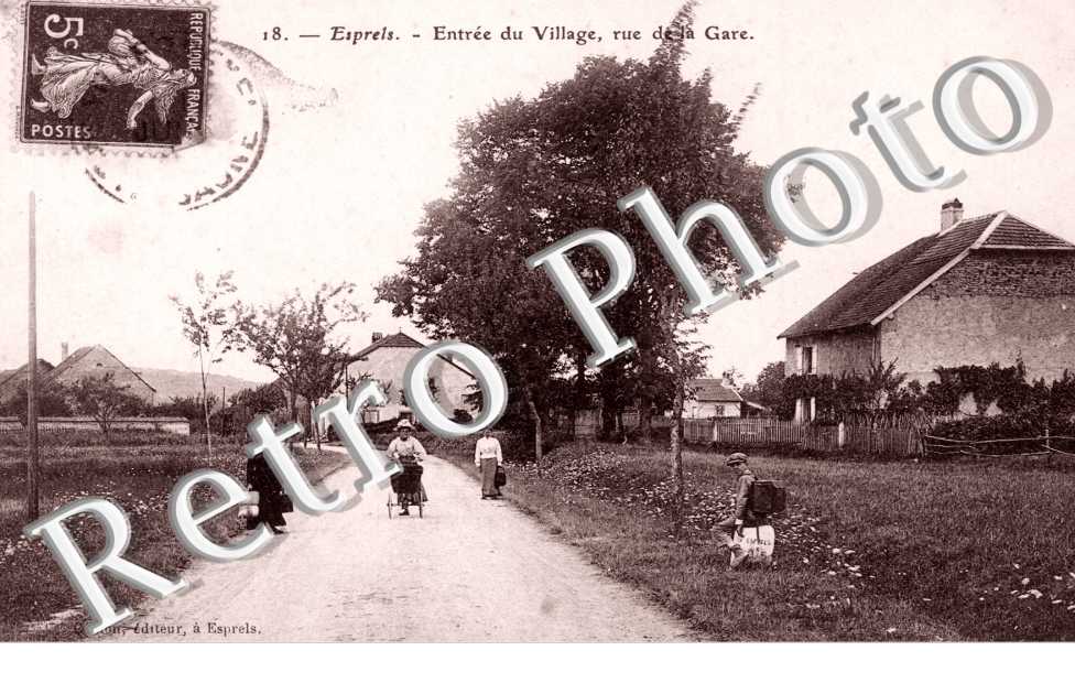 Entree du Village, Rue de la Gare