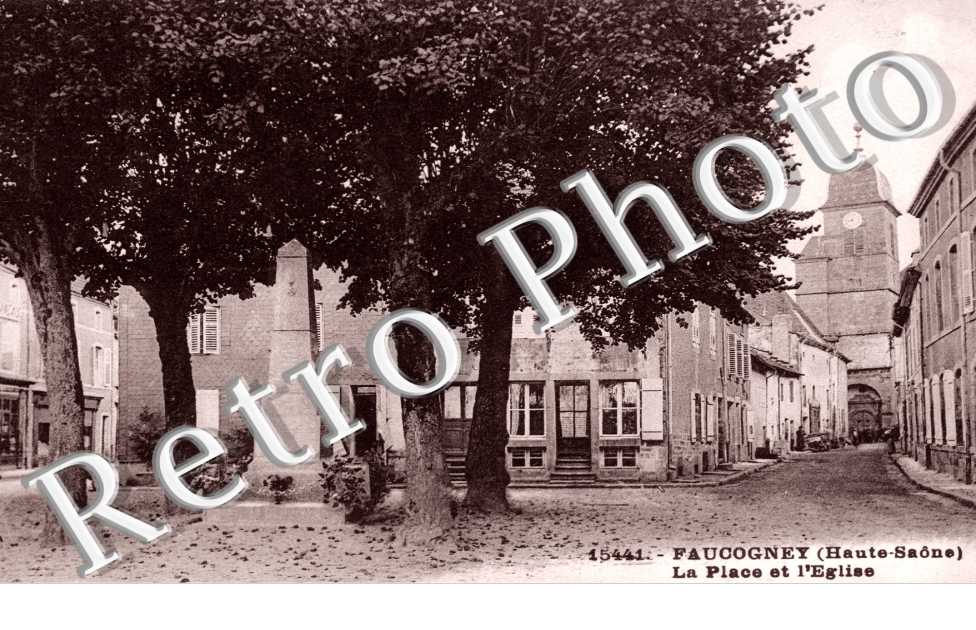 la place et l'eglise